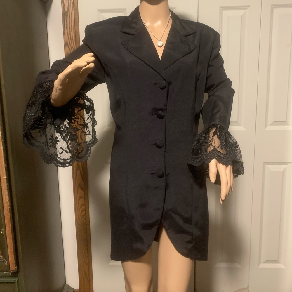 Ladies vintage black jacket lace cuffs. Size L